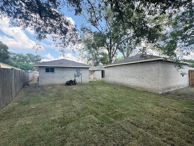 Building Photo - 13703 Cologne Dr