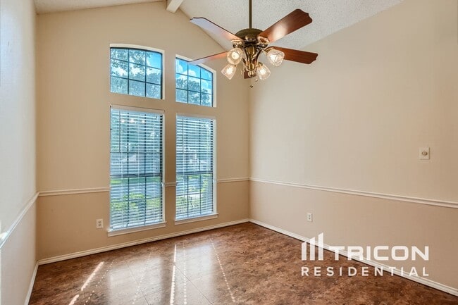 Building Photo - 5003 Willow Park Dr