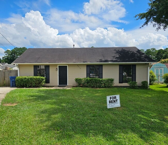 Building Photo - Cozy house on cul-de-sac walking distance ...