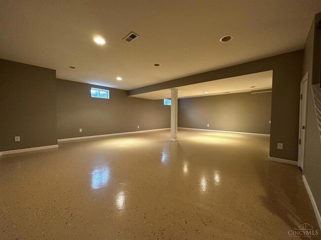 Building Photo - 7305 Cascade Dr