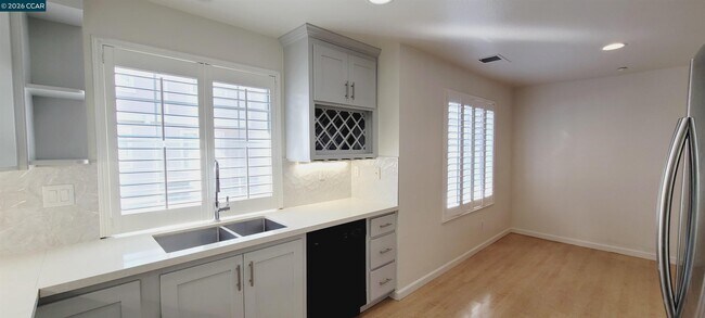 Building Photo - 1102 Brooks Range Landing