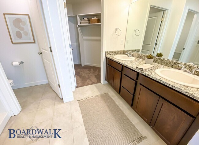 Building Photo - Beautiful 4 bedroom Townhome in West Valley!