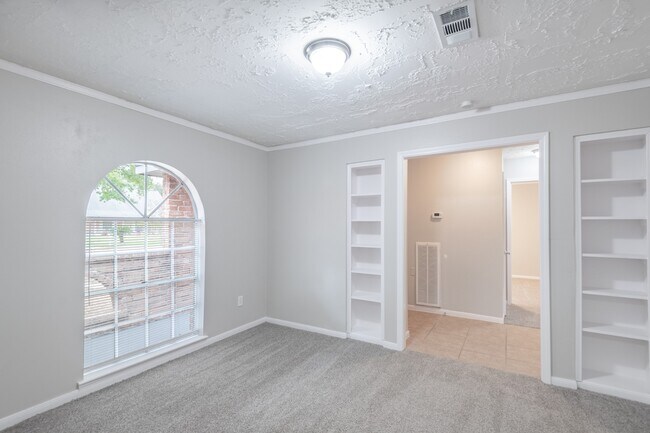 Building Photo - 4611 Wee Lassie Ln