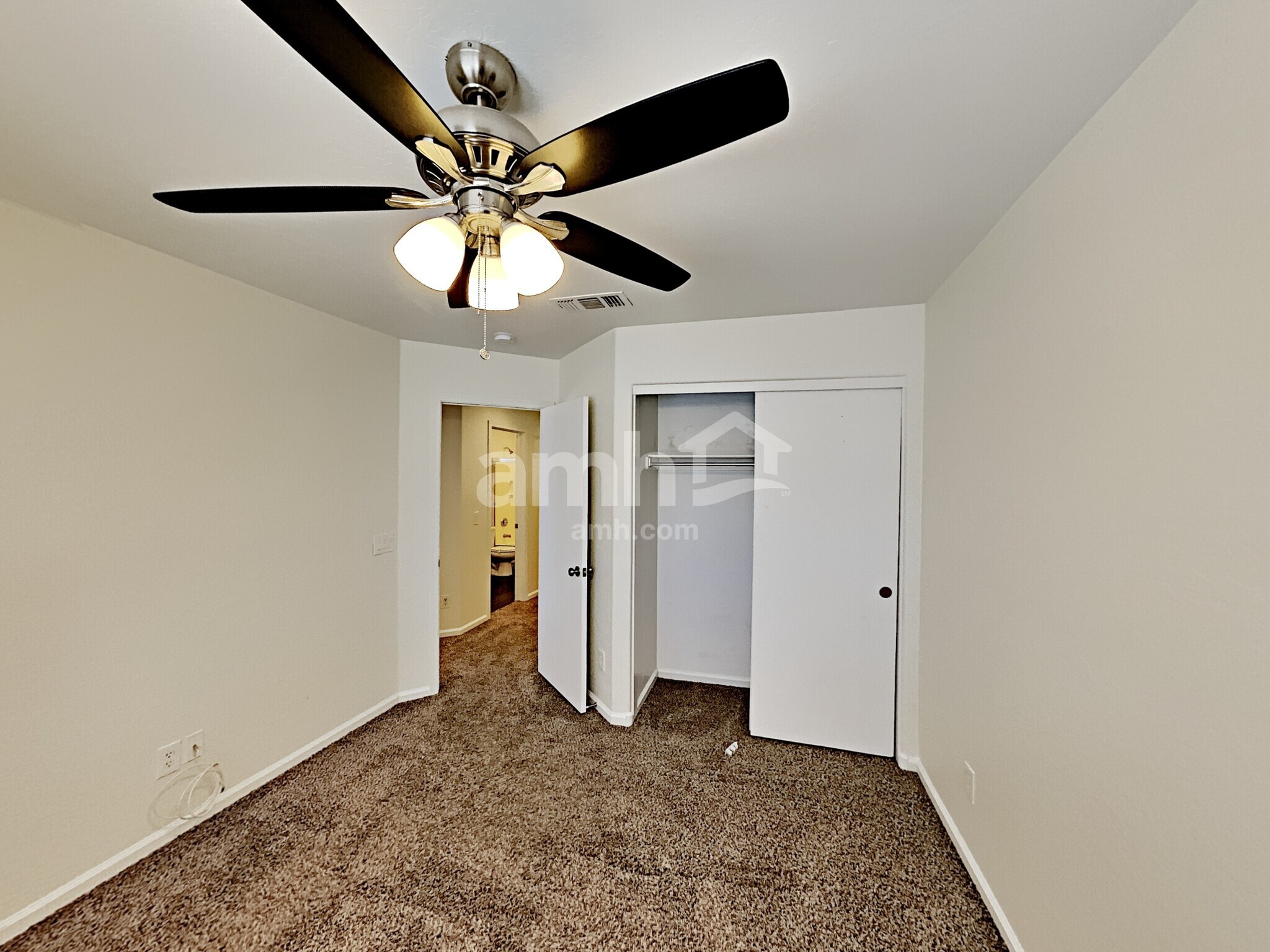 Building Photo - 518 W San Remo St