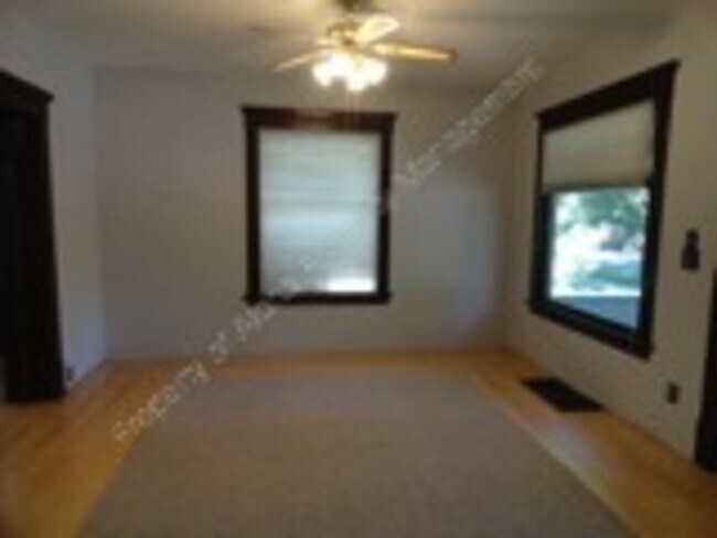 Building Photo - 1416 N 11th St