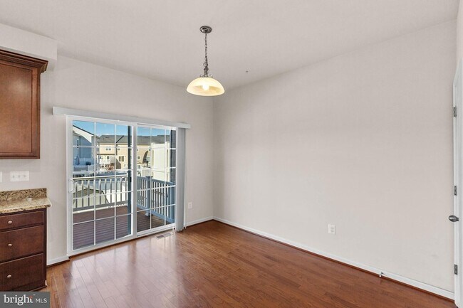 Building Photo - 5345 Tweeddale Pl