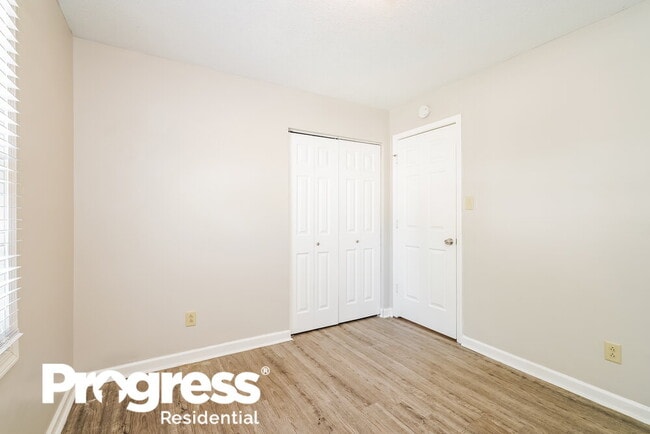 Building Photo - 451 Meadowlark Dr