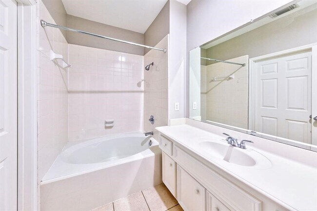 Building Photo - 1247 W 17th St