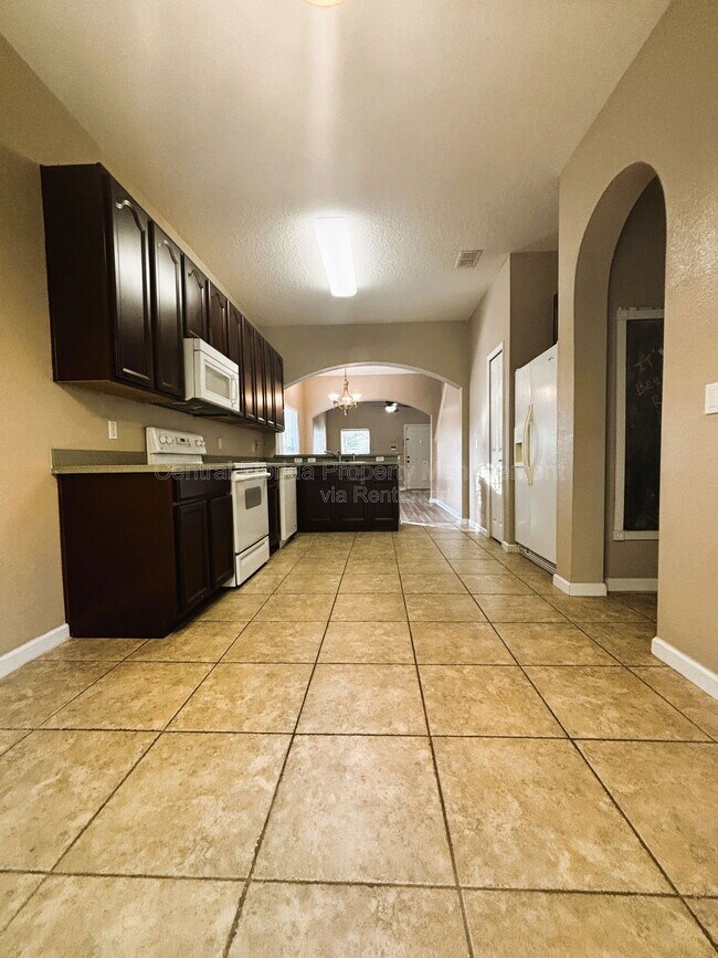 Building Photo - 16183 Old Ash Loop