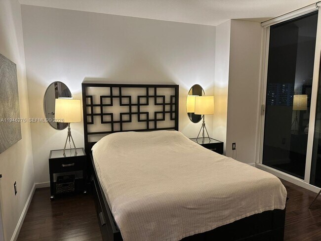 Building Photo - 19501 W Country Club Dr