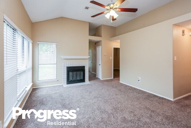 Building Photo - 7817 Clairmont Ave