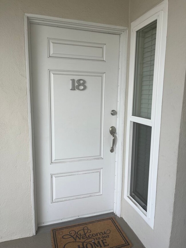 Building Photo - PERFECTLY LOCATED 1BD/1BA CONDO IN PACIFIC...