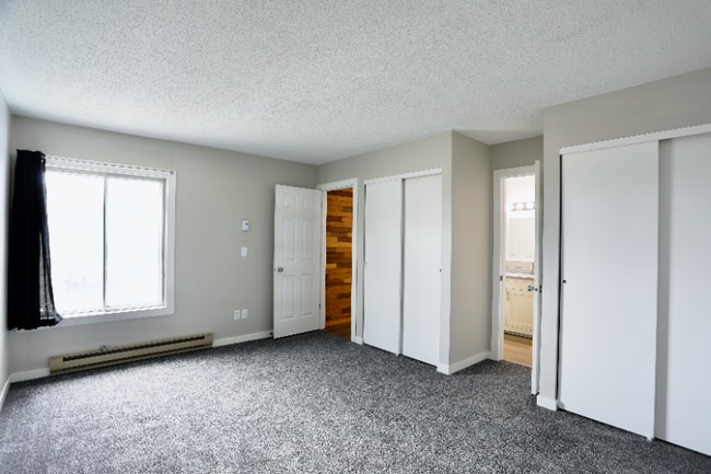 Building Photo - 3193 17th St S