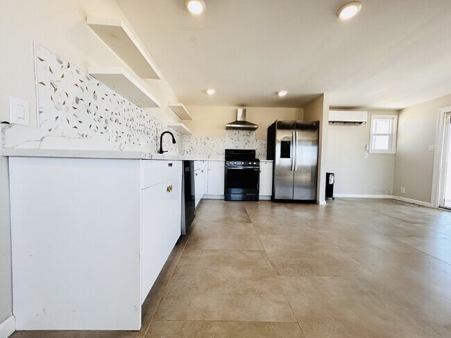 Building Photo - Quiet 2 bd House Surrounded by Open Desert