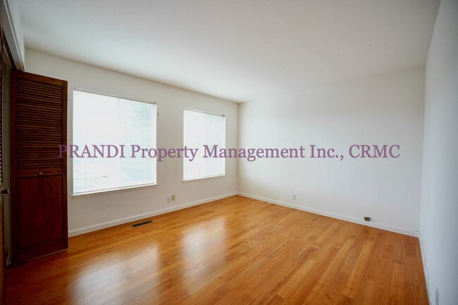 Building Photo - Bright and Cheerful Home in Tam Valley wit...