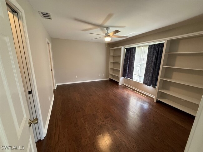 Building Photo - 9836 Luna Cir