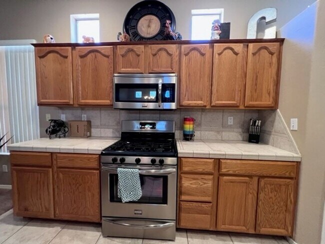 Building Photo - 2BR Vacation Home in Gated Community Bullhead Parkway with Utilities Avail 10/1