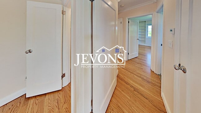 Building Photo - Beautiful two-story home in a walkable area near dining, shopping, entertainment and schools!