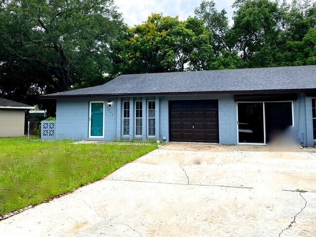Building Photo - Southern Oaks 2 / 2 with Office & Sun Room