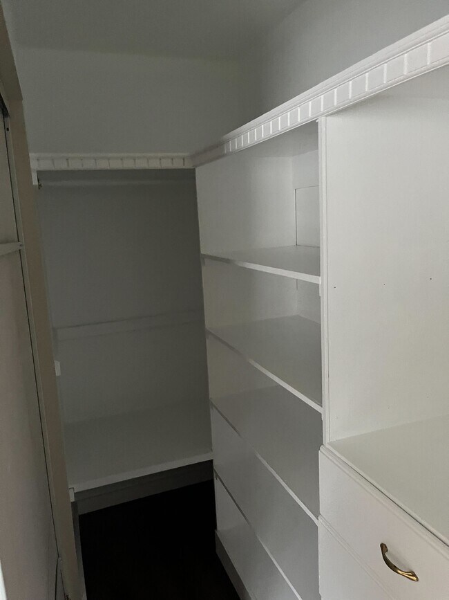 Building Photo - 10408 McNerney Ave