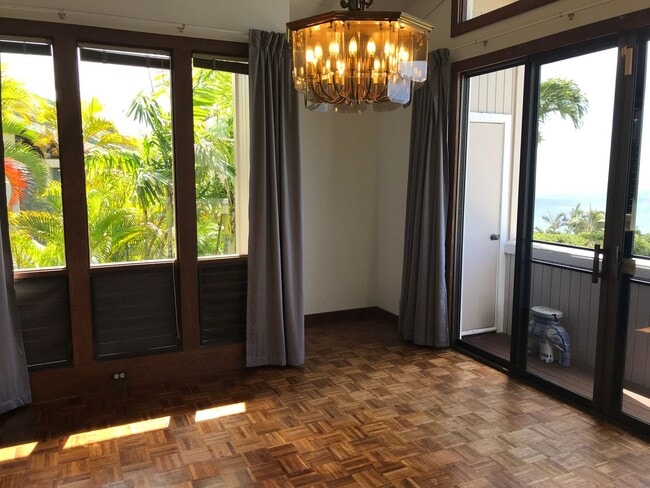 Building Photo - Waialae Iki, large family home 4 bedroom, ...