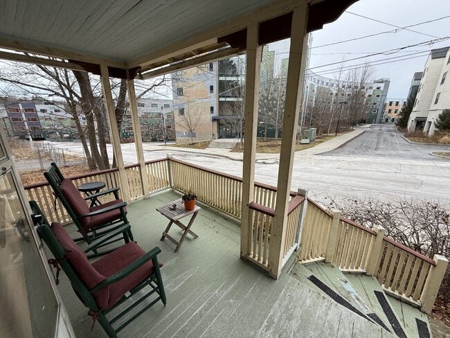 Building Photo - 105 Valentine Pl