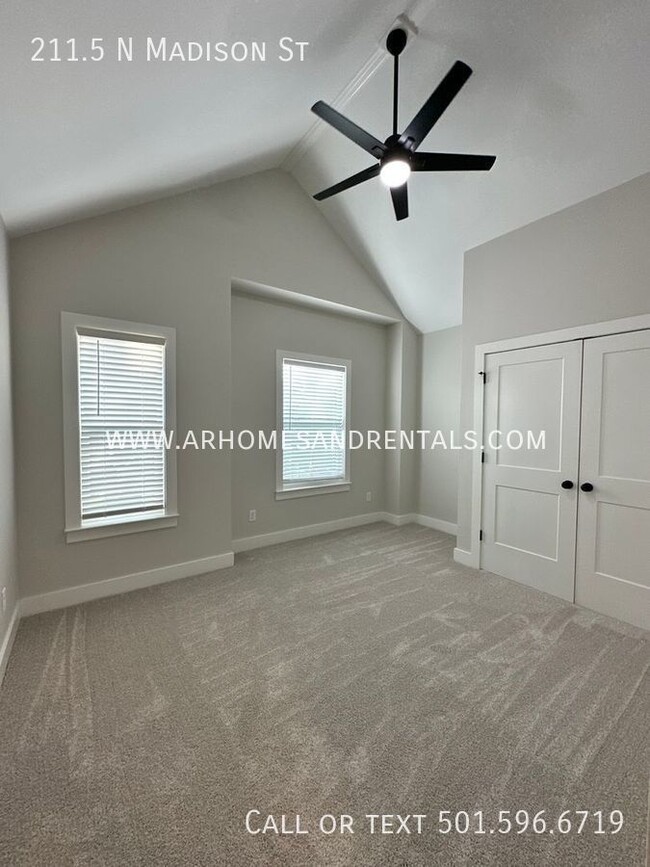 Building Photo - 211 N Madison St | 3 Bed | 2.5 Bath