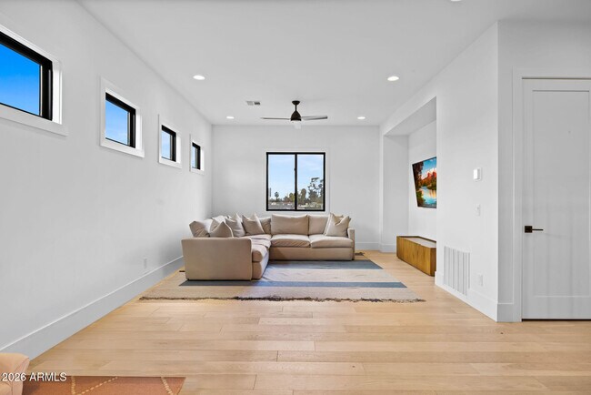 Building Photo - 4145 N 42nd Pl