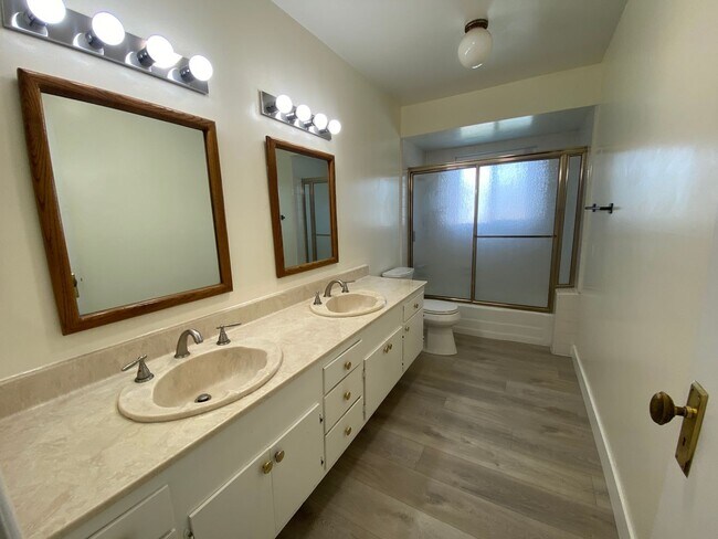 Building Photo - Spacious Hacienda Heights Home with a Pool