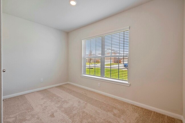 Building Photo - 400 Mustang Trot Dr