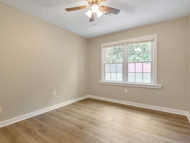 Building Photo - 9138 Clubhouse Dr