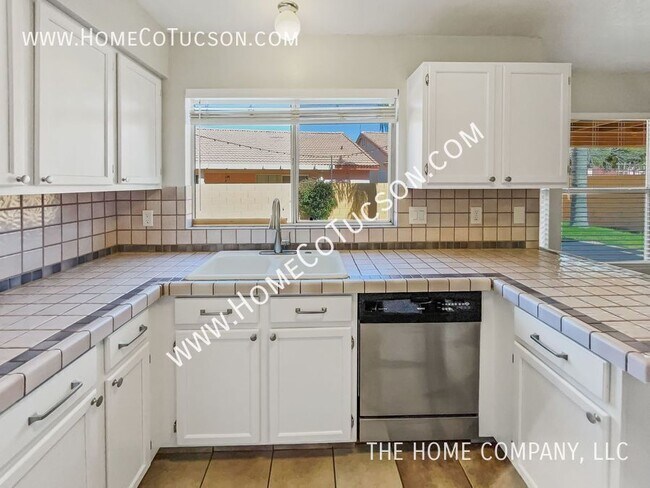 Building Photo - 9937 N Woodstone Trail