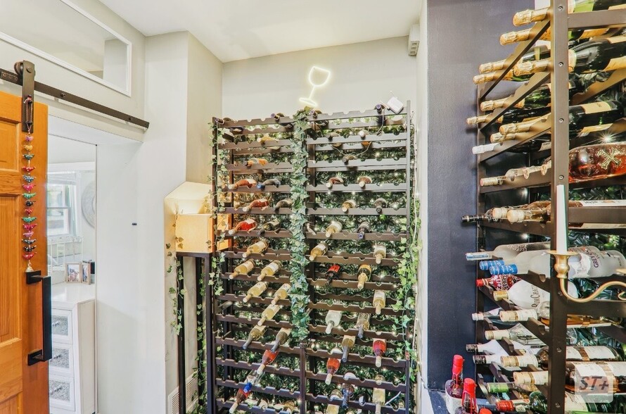Wine Landing - 708 N Rockwell St