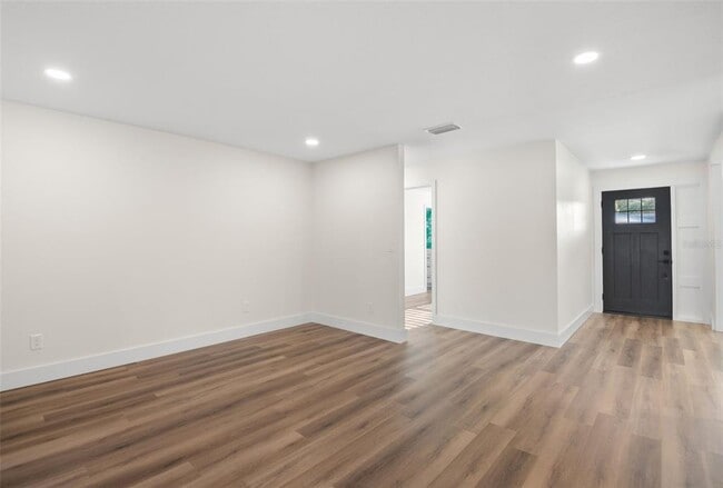 Building Photo - 3145 Sandy Ridge Dr