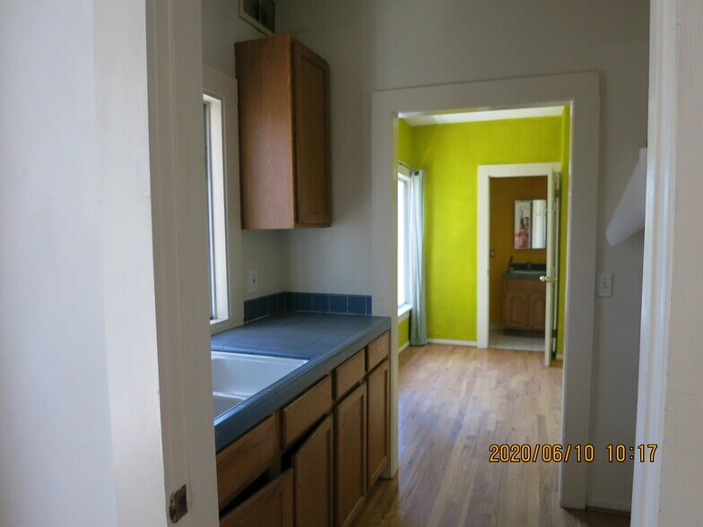 Building Photo - 20 Rose Ave