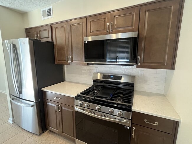 Building Photo - 1002 Parkaire Crossing