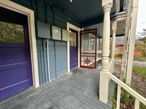 Building Photo - Temple Units