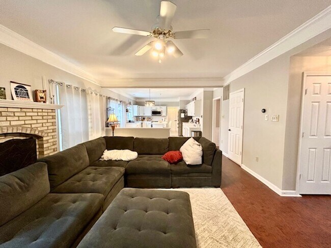 Building Photo - 5 Milestone Manor Ct