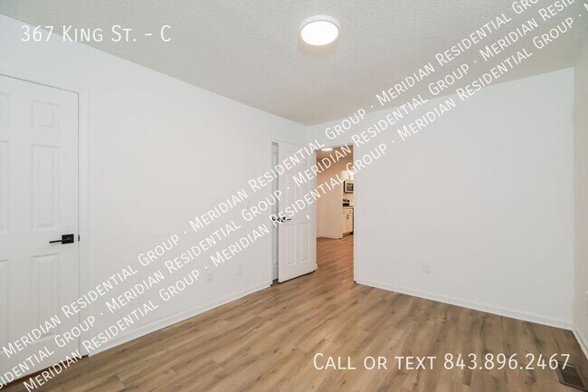 Building Photo - 367 King St