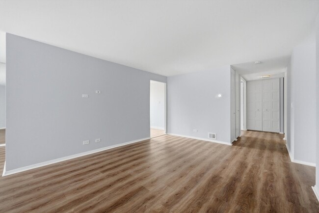 Building Photo - 4000 Triumvera Dr