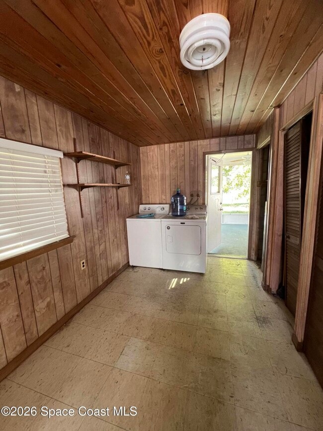 Building Photo - 304 Crown Blvd