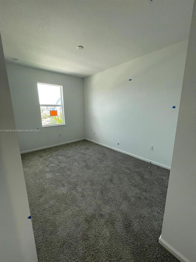 Building Photo - 4466 Longwood Lake Sq