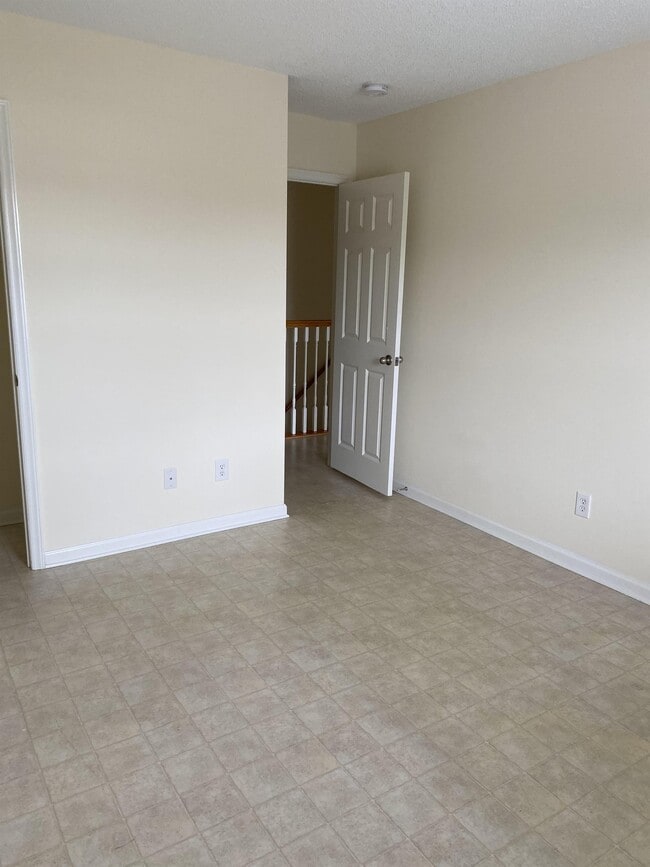 Building Photo - 4033 Cobblestone Dr