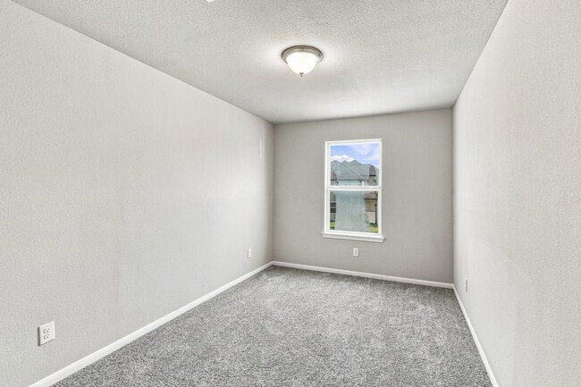 Building Photo - 7333 Hinsdale Dr