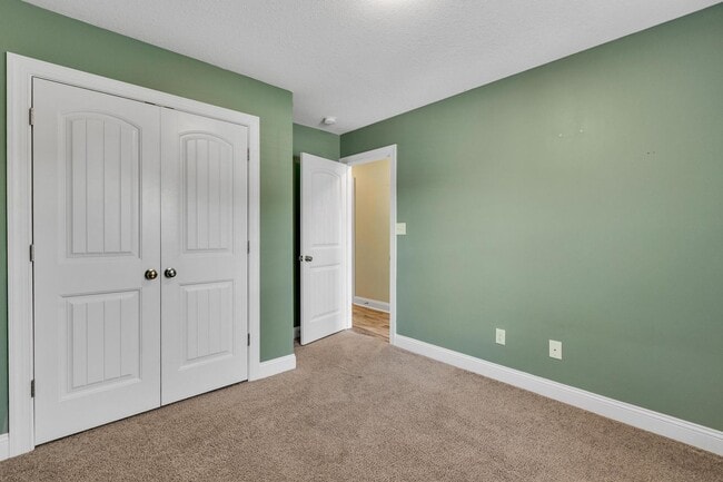 Building Photo - 3 bedroom in Sneads Ferry with Fenced Yard