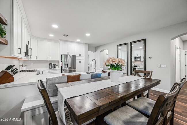 Building Photo - 3156 E Country Shadows St