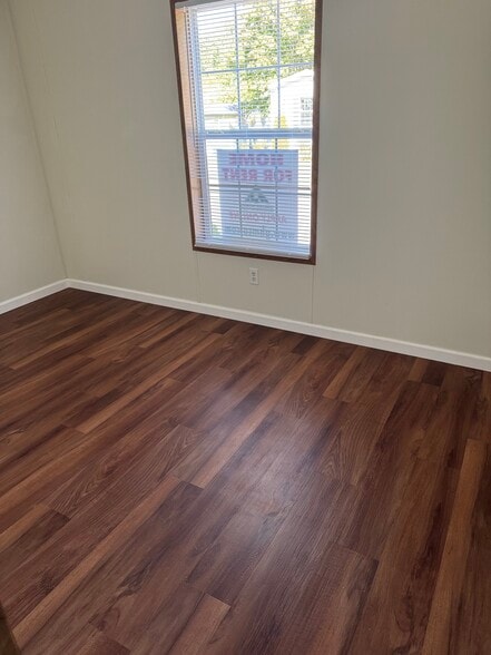 Building Photo - 16 Halfmoon Cir