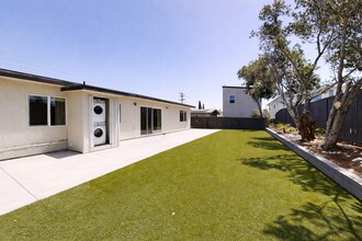 Building Photo - 3BD/1BA with beautiful yard!