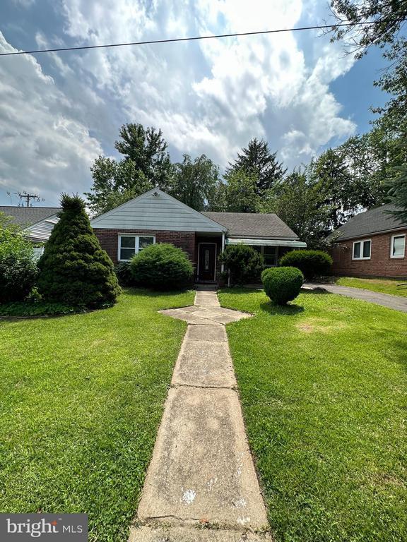 Primary Photo - 682 Rennard St