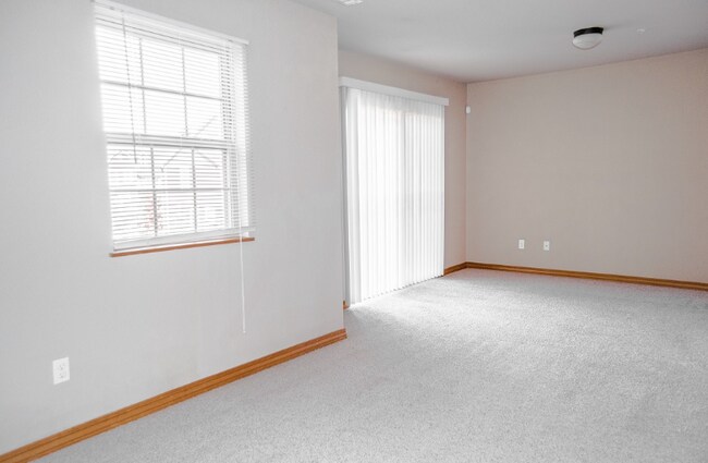 Building Photo - 2864 W Lakewood Dr